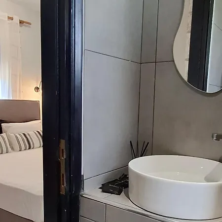 Georgia Apartment *